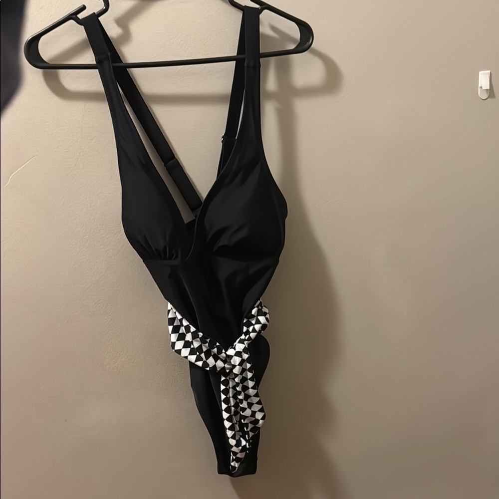 Cupshe Black and White One Piece Swimsuit